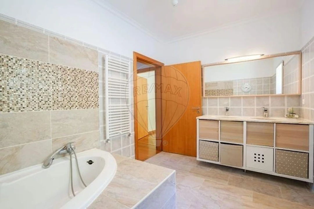 Moradia T4 para Venda em Fonte Arcada e Oliveira Foto 23