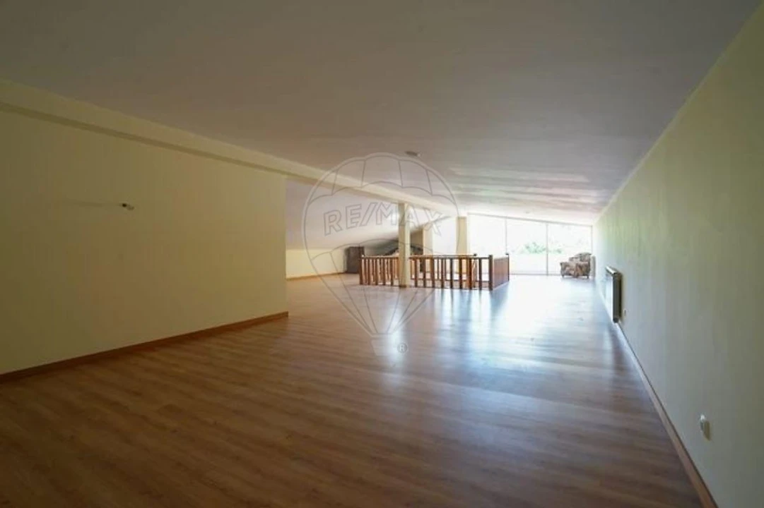 Moradia T4 para Venda em Fonte Arcada e Oliveira Foto 24