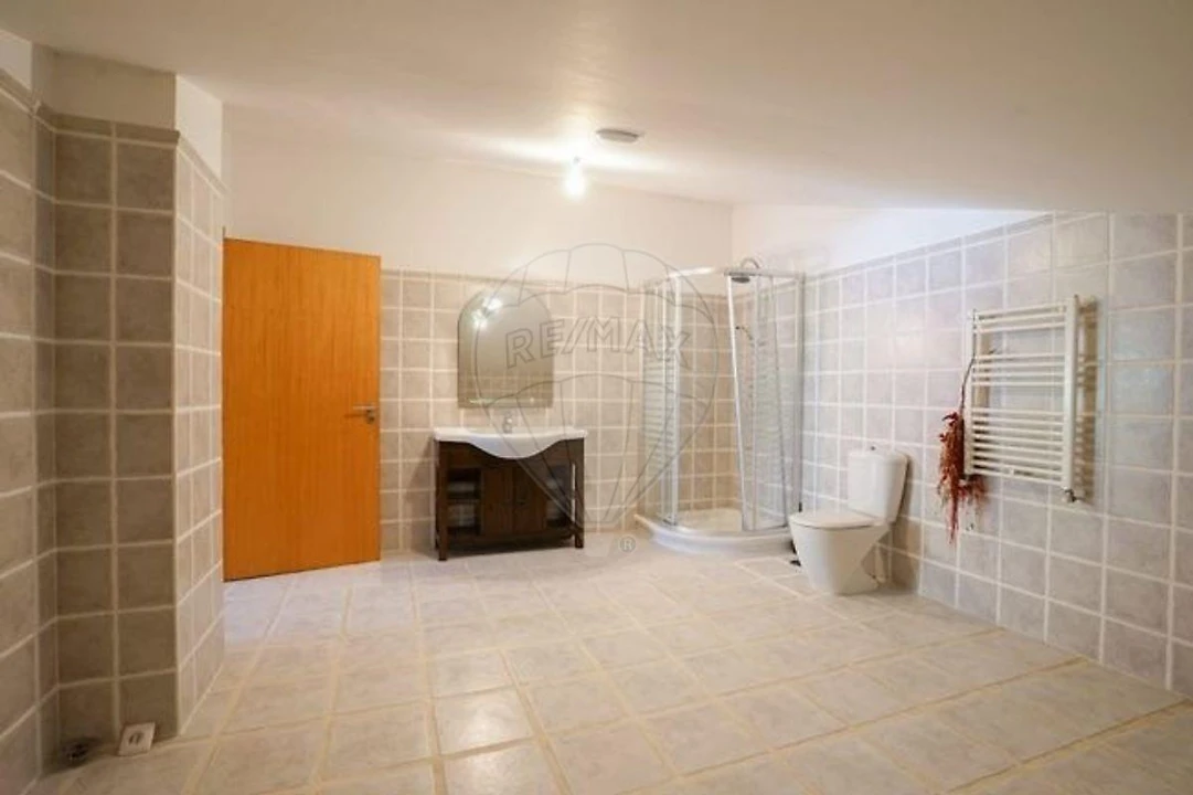 Moradia T4 para Venda em Fonte Arcada e Oliveira Foto 28