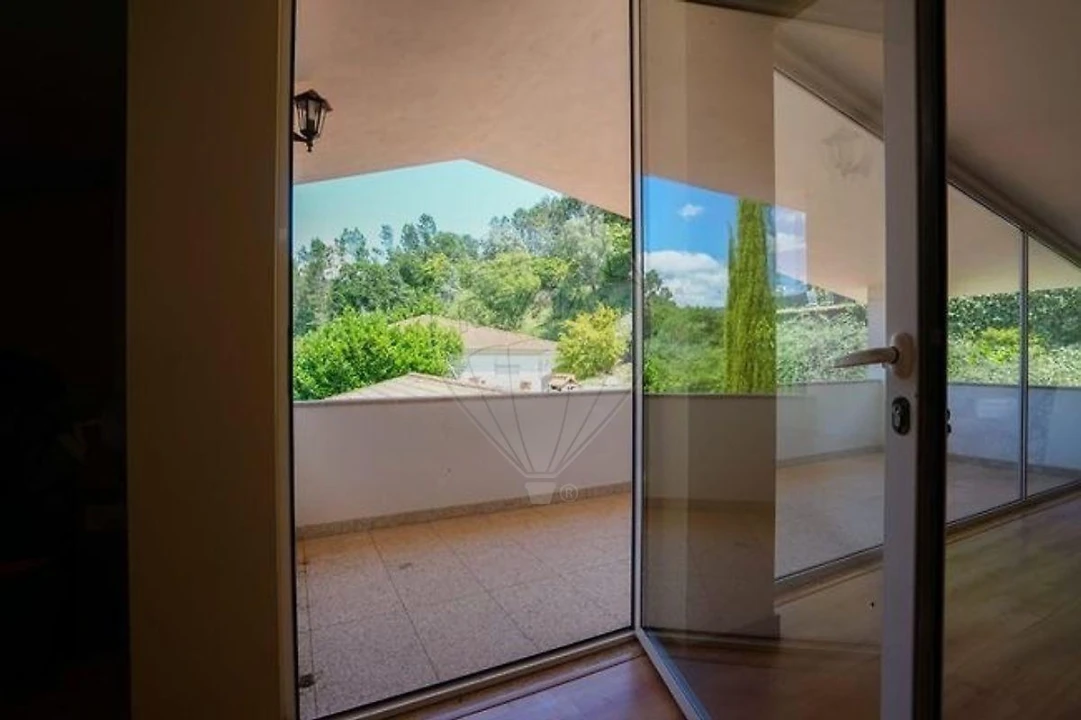 Moradia T4 para Venda em Fonte Arcada e Oliveira Foto 32