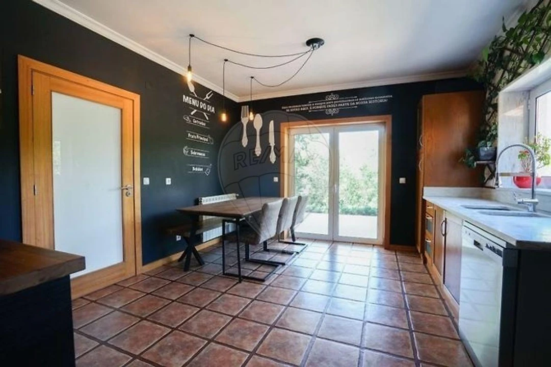 Moradia T4 para Venda em Fonte Arcada e Oliveira Foto 5