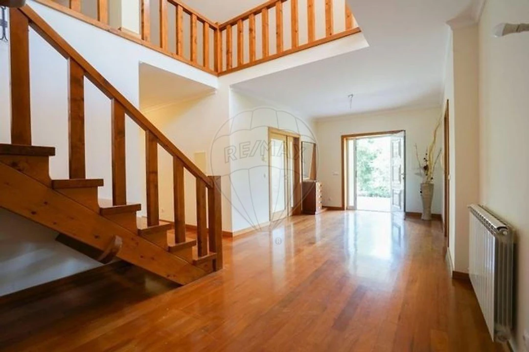 Moradia T4 para Venda em Fonte Arcada e Oliveira Foto 6