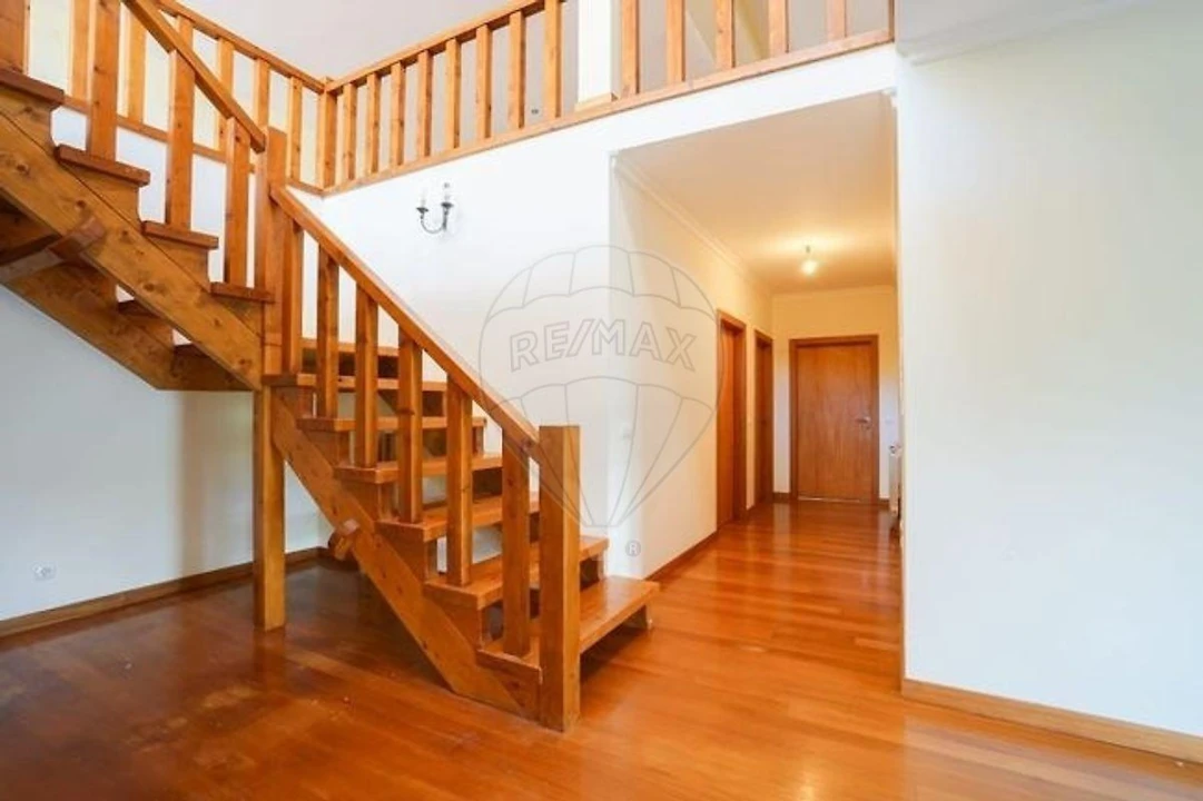 Moradia T4 para Venda em Fonte Arcada e Oliveira Foto 7