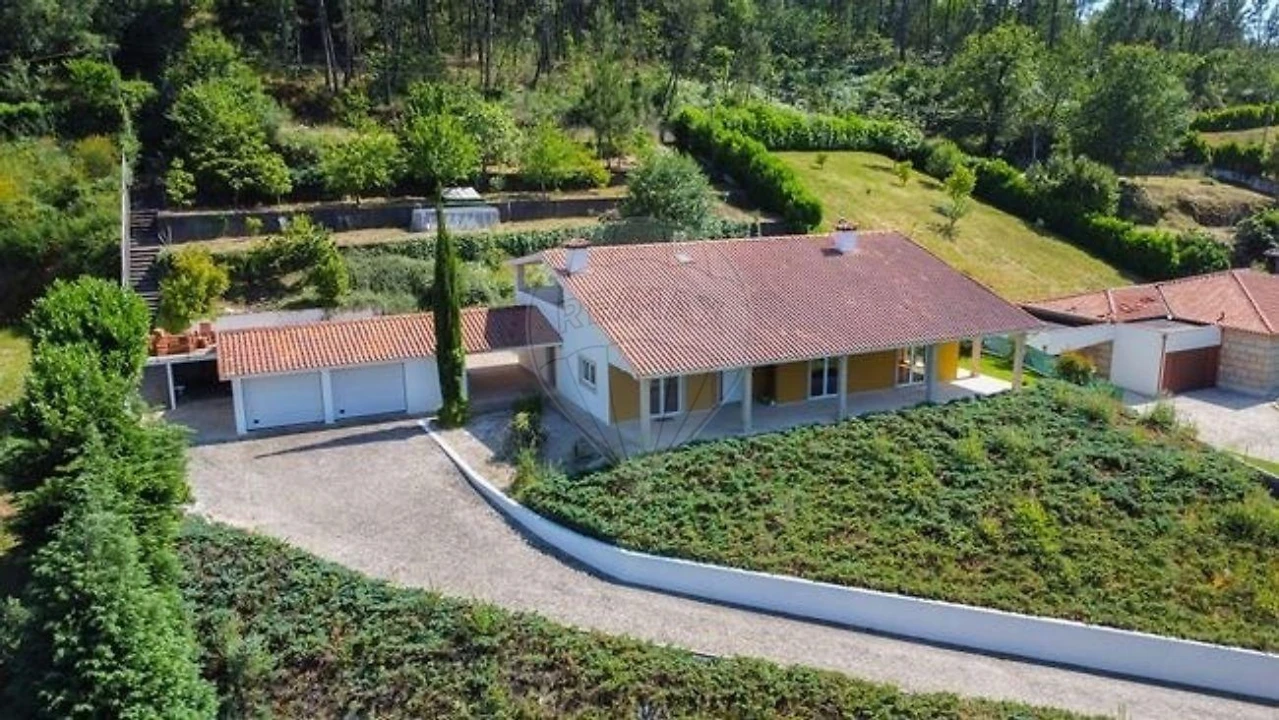 Moradia T4 para Venda em Fonte Arcada e Oliveira Foto 44
