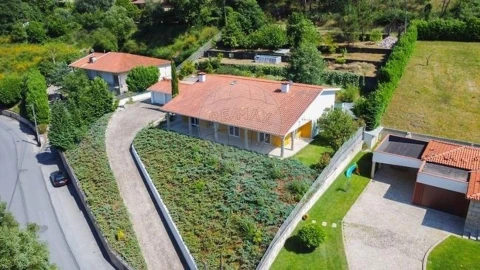 Moradia T4 para Venda em Fonte Arcada e Oliveira
