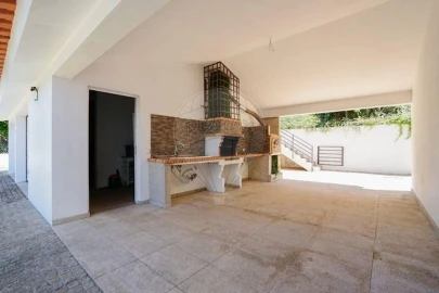 Moradia T4 para Venda em Fonte Arcada e Oliveira