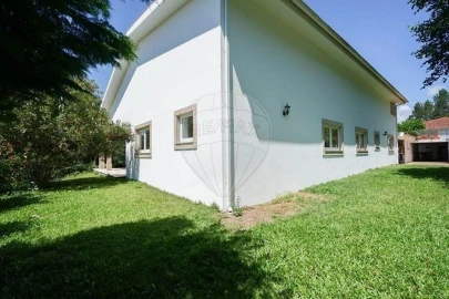 Moradia T4 para Venda em Fonte Arcada e Oliveira