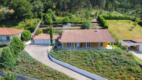 Moradia T4 para Venda em Fonte Arcada e Oliveira