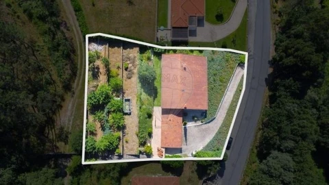 Moradia T4 para Venda em Fonte Arcada e Oliveira
