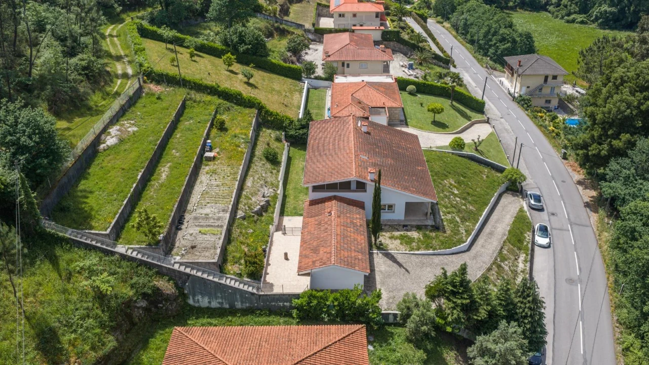 Moradia T4 para Venda em Fonte Arcada e Oliveira Foto 28