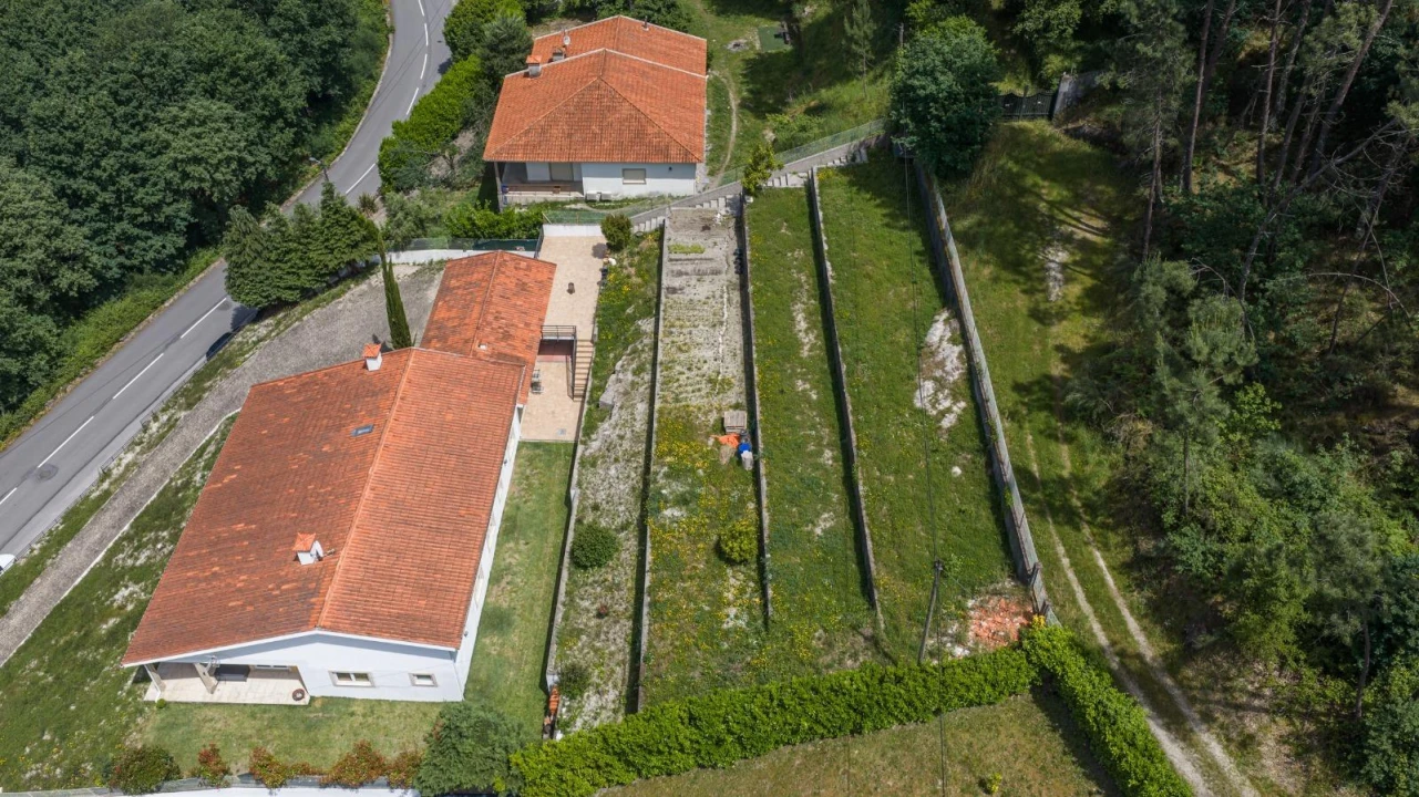 Moradia T4 para Venda em Fonte Arcada e Oliveira Foto 30