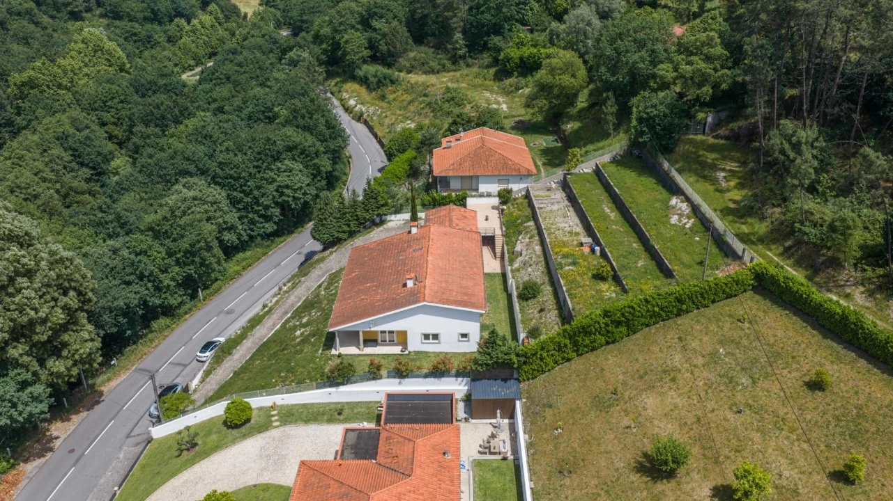 Moradia T4 para Venda em Fonte Arcada e Oliveira Foto 31