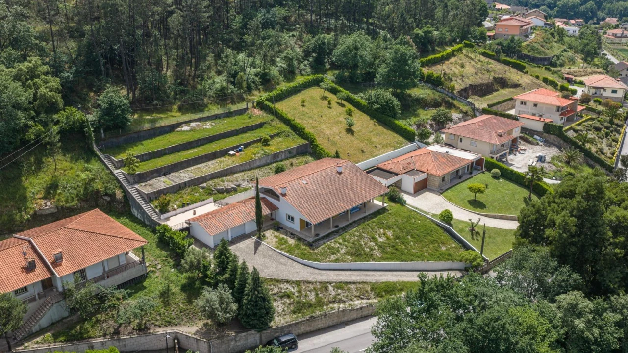 Moradia T4 para Venda em Fonte Arcada e Oliveira Foto 32