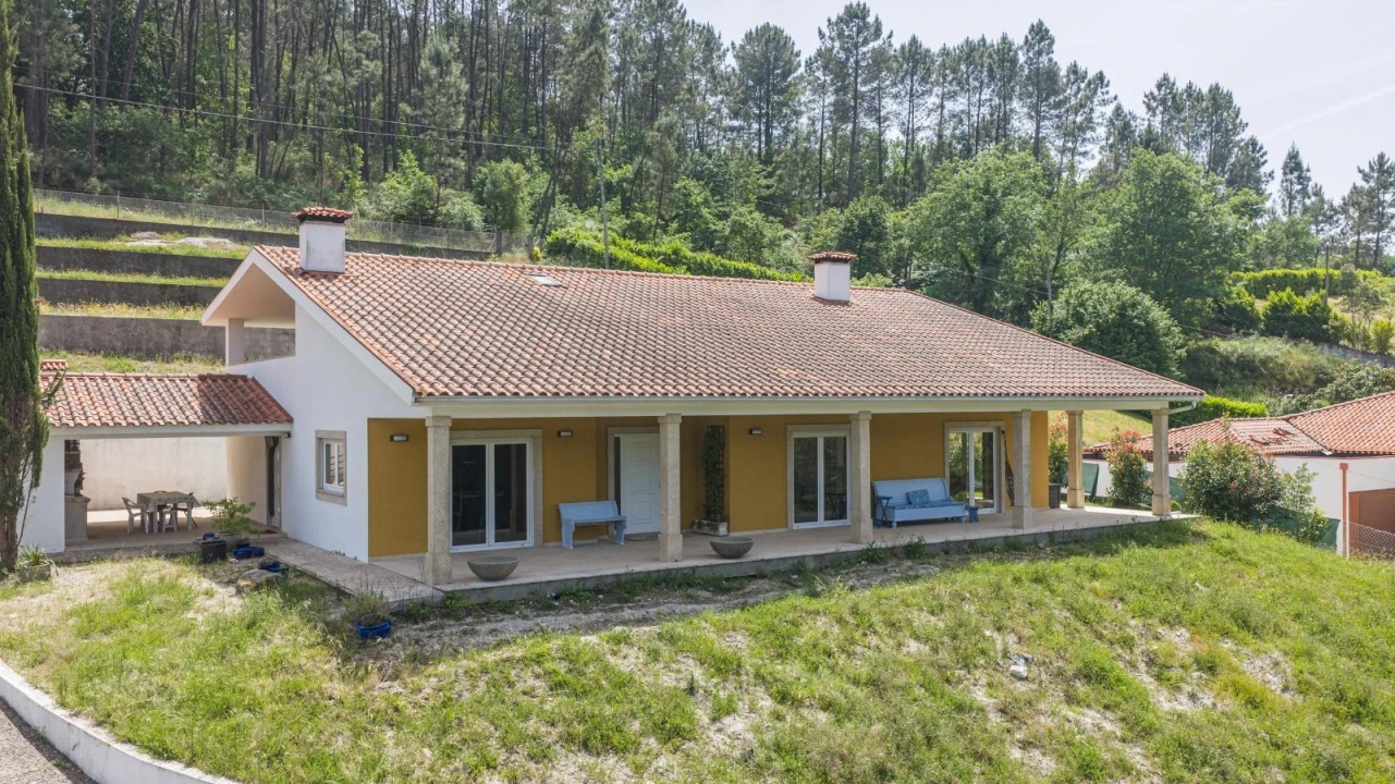 Moradia T4 para Venda em Fonte Arcada e Oliveira Foto 36