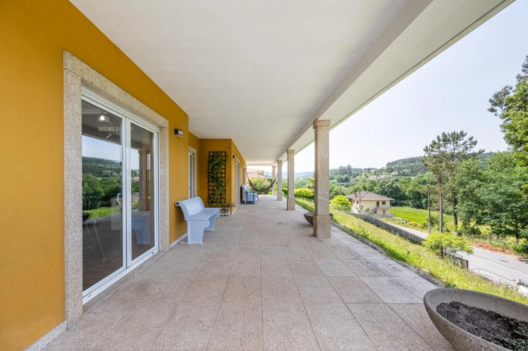 Moradia T4 para Venda em Fonte Arcada e Oliveira Foto 4