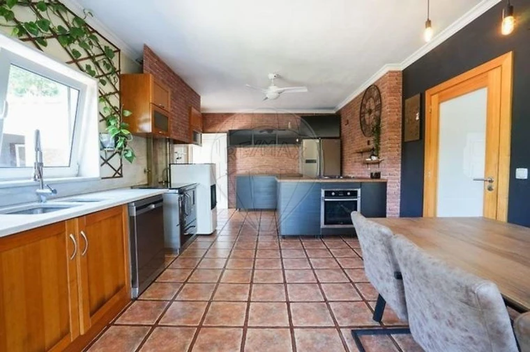 Moradia T4 para Venda em Fonte Arcada e Oliveira