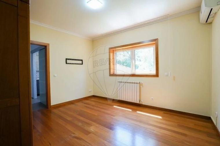 Moradia T4 para Venda em Fonte Arcada e Oliveira Foto 13