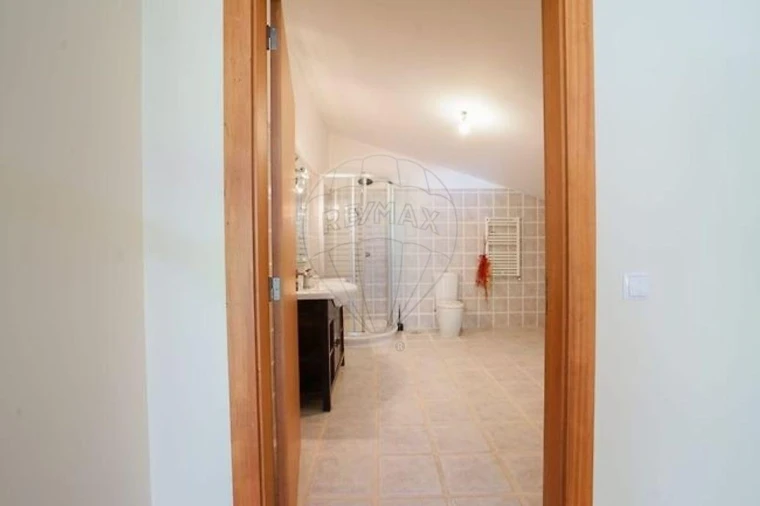 Moradia T4 para Venda em Fonte Arcada e Oliveira Foto 27