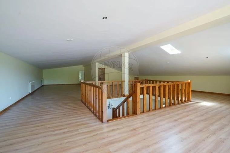 Moradia T4 para Venda em Fonte Arcada e Oliveira Foto 29