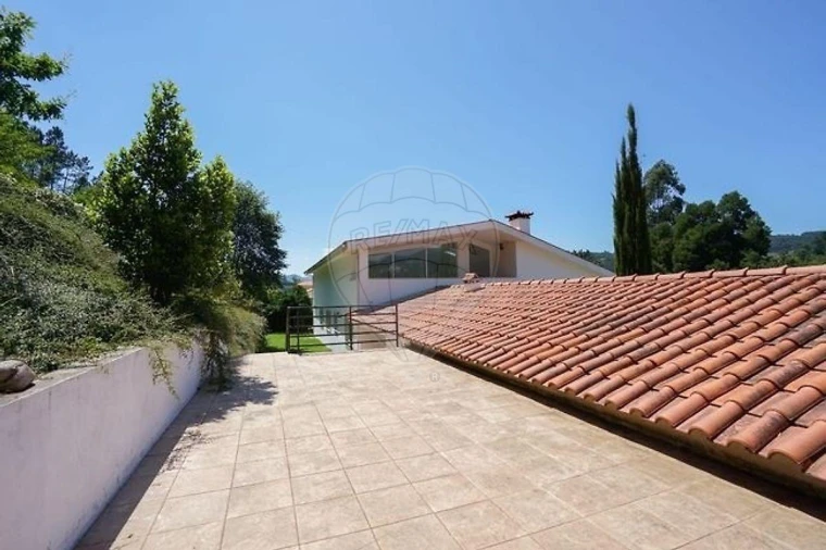 Moradia T4 para Venda em Fonte Arcada e Oliveira Foto 37