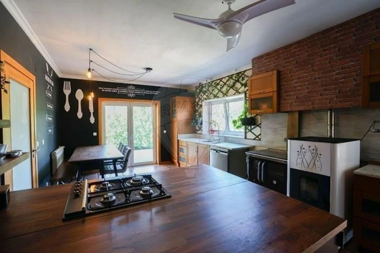 Moradia T4 para Venda em Fonte Arcada e Oliveira Foto 4