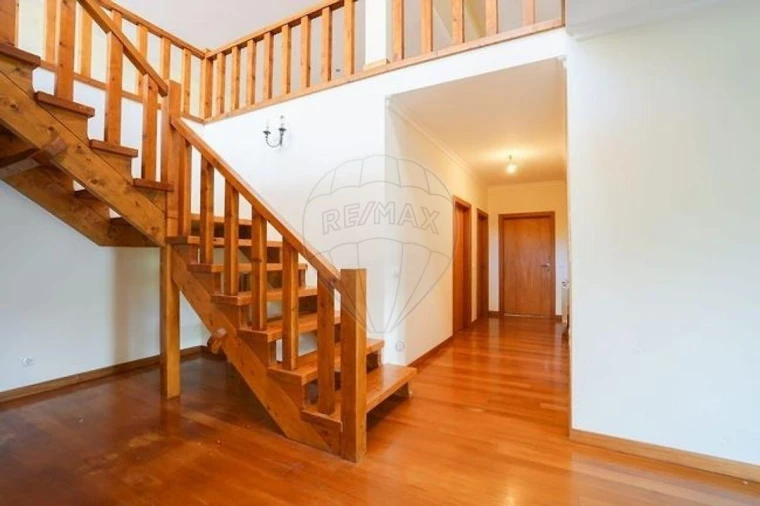 Moradia T4 para Venda em Fonte Arcada e Oliveira Foto 7