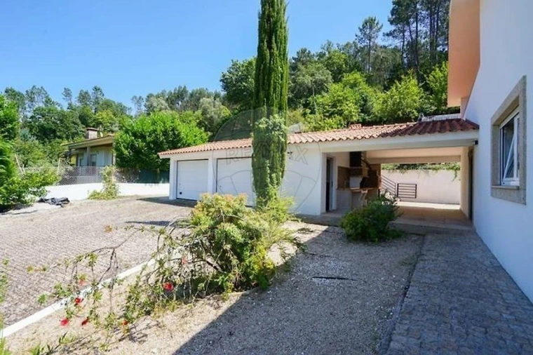 Moradia T4 para Venda em Fonte Arcada e Oliveira Foto 36