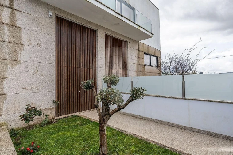 Moradia T4 para Venda em Braga (Maximinos, Sé e Cividade) Foto 2