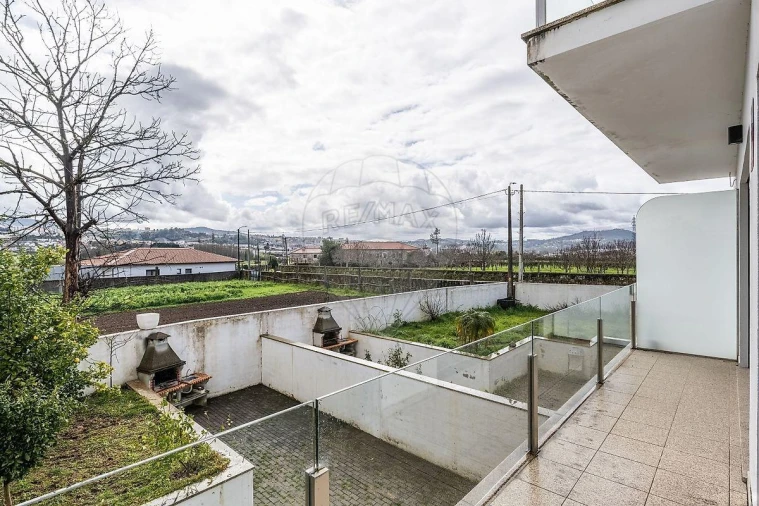 Moradia T4 para Venda em Braga (Maximinos, Sé e Cividade) Foto 6