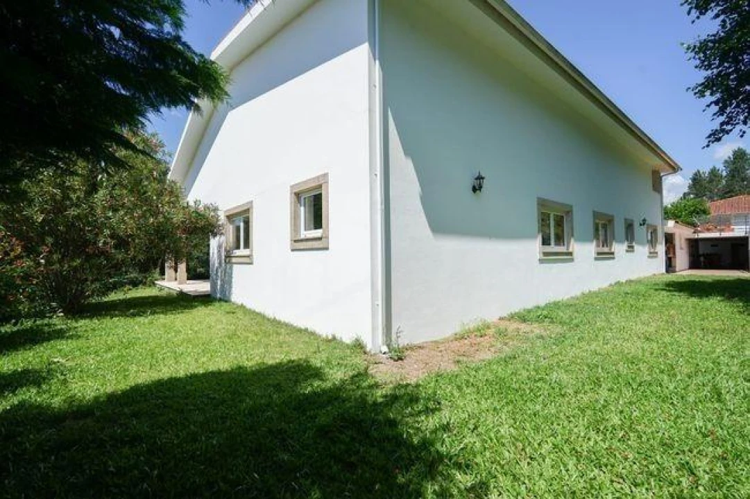 Moradia T4 para Venda em Fonte Arcada e Oliveira Foto 13