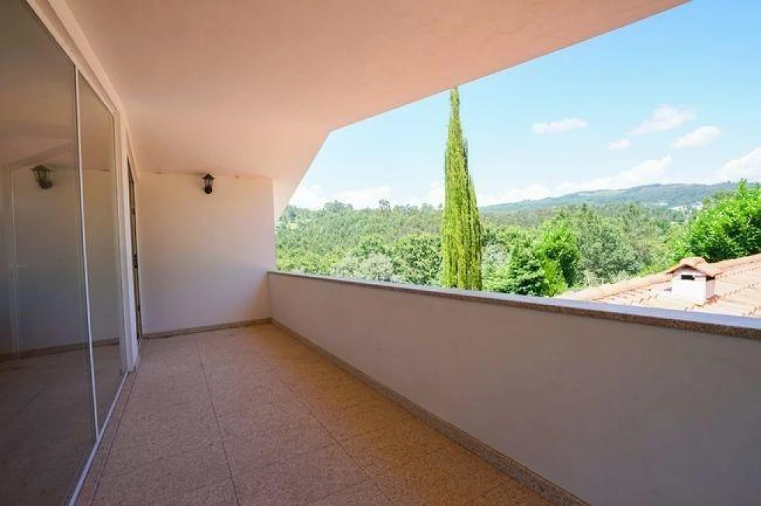 Moradia T4 para Venda em Fonte Arcada e Oliveira Foto 26