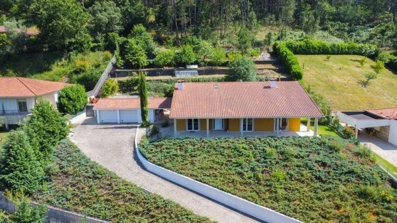 Moradia T4 para Venda em Fonte Arcada e Oliveira Foto 35