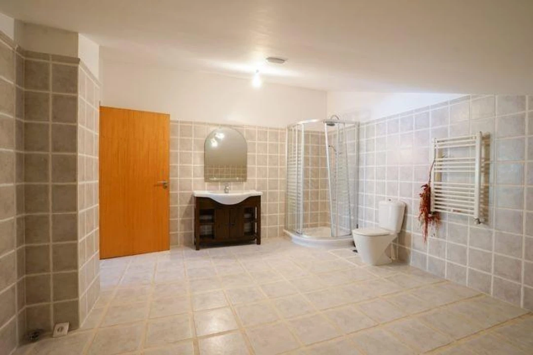 Moradia T4 para Venda em Fonte Arcada e Oliveira Foto 43