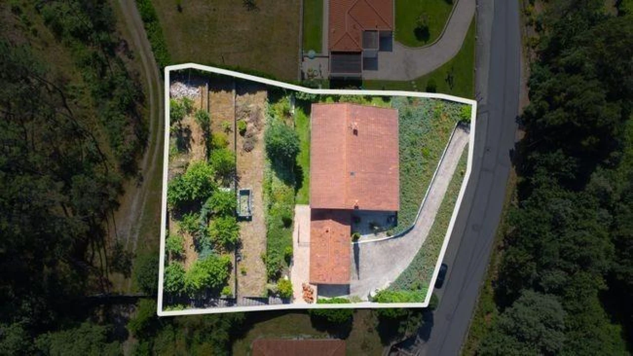 Moradia T4 para Venda em Fonte Arcada e Oliveira Foto 46