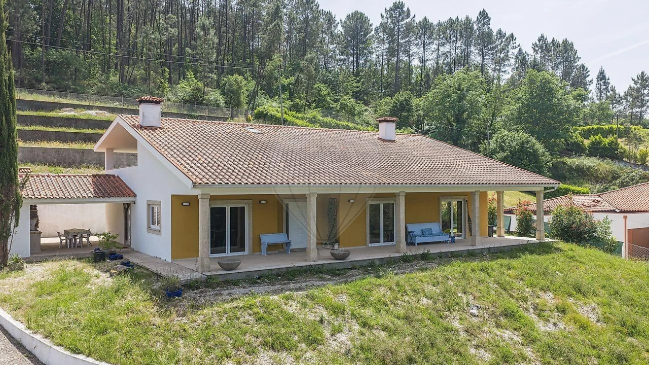 Moradia T4 para Venda em Fonte Arcada e Oliveira Foto 1