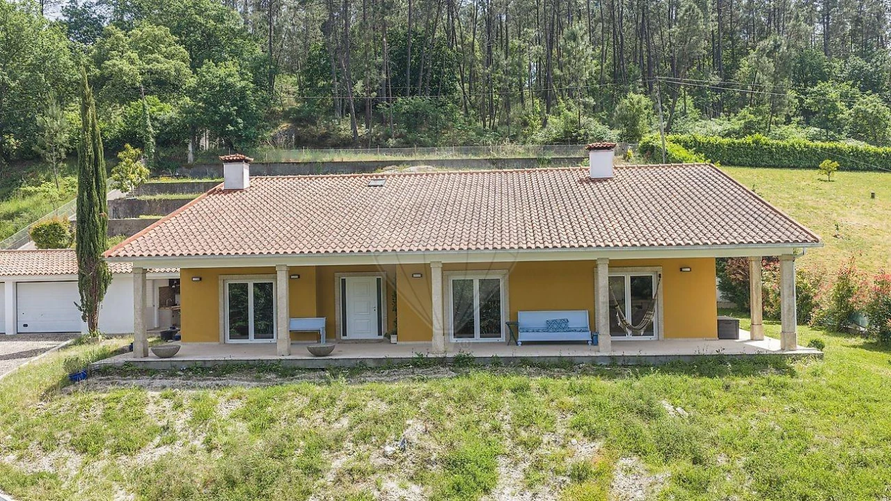 Moradia T4 para Venda em Fonte Arcada e Oliveira Foto 29