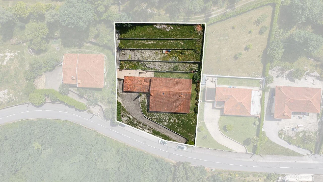 Moradia T4 para Venda em Fonte Arcada e Oliveira Foto 30