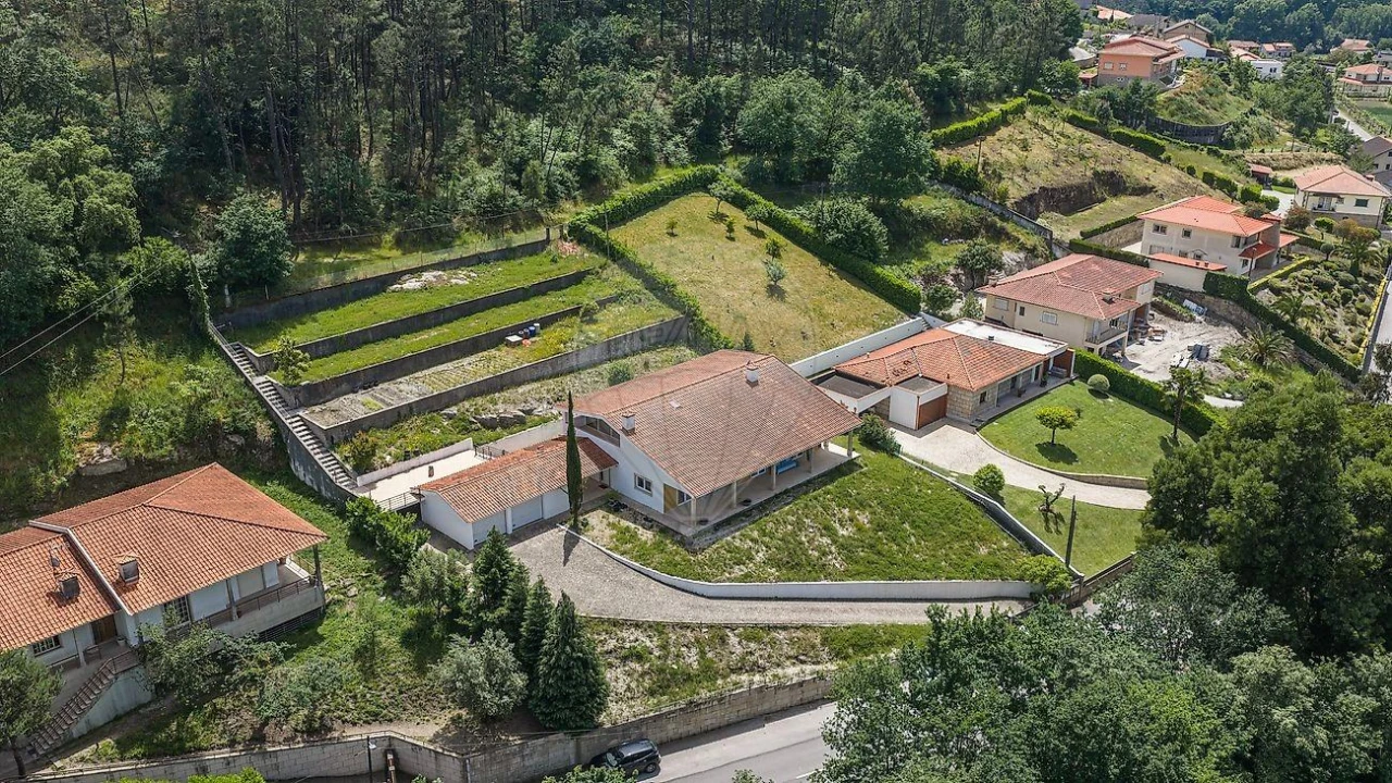 Moradia T4 para Venda em Fonte Arcada e Oliveira Foto 33