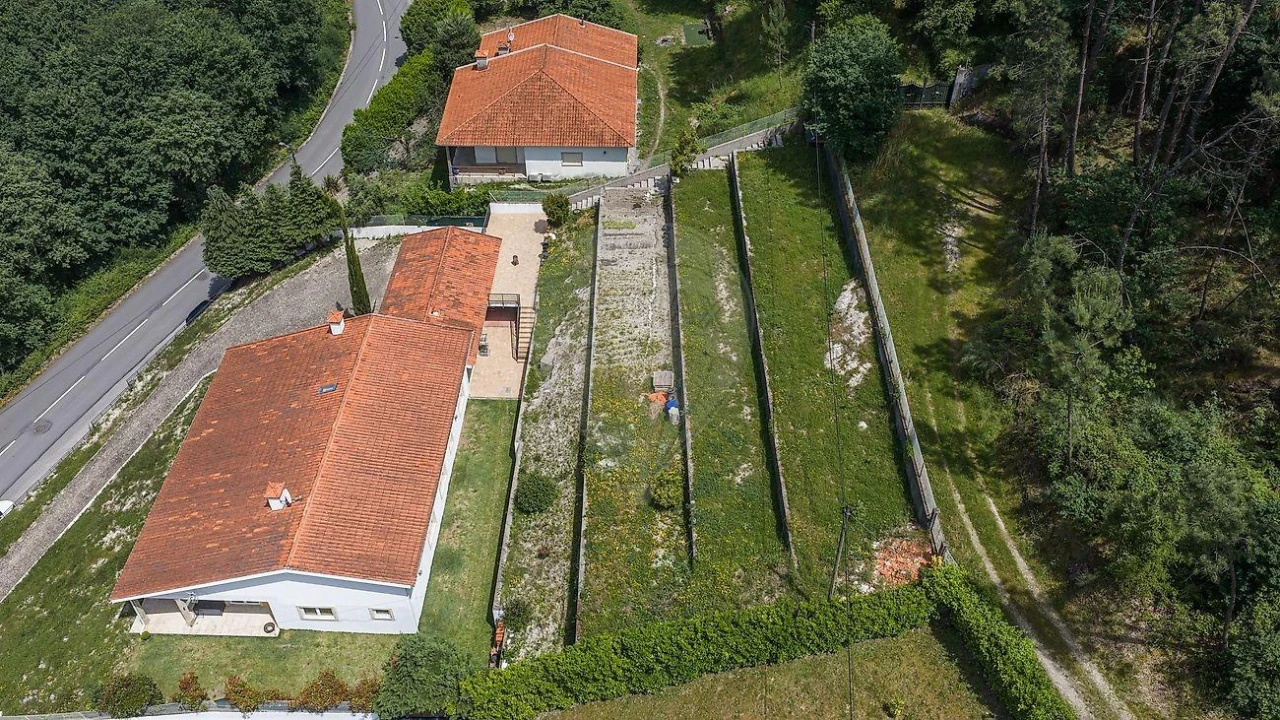 Moradia T4 para Venda em Fonte Arcada e Oliveira Foto 35