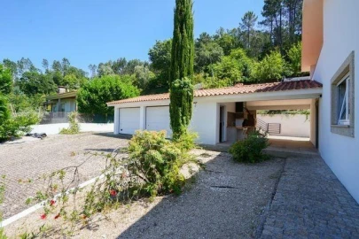 Moradia T4 para Venda em Fonte Arcada e Oliveira