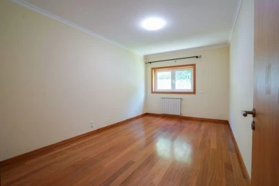 Moradia T4 para Venda em Fonte Arcada e Oliveira