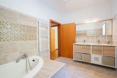 Moradia T4 para Venda em Fonte Arcada e Oliveira