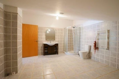 Moradia T4 para Venda em Fonte Arcada e Oliveira