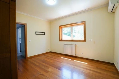 Moradia T4 para Venda em Fonte Arcada e Oliveira