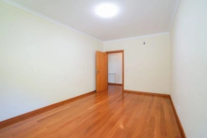 Moradia T4 para Venda em Fonte Arcada e Oliveira