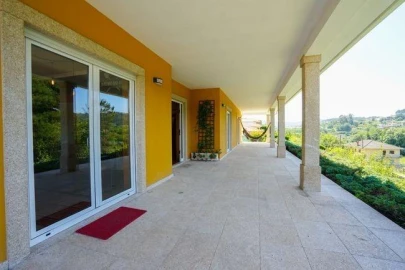 Moradia T4 para Venda em Fonte Arcada e Oliveira