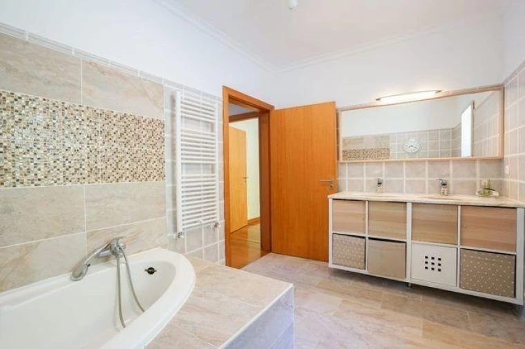 Moradia T4 para Venda em Fonte Arcada e Oliveira Foto 31