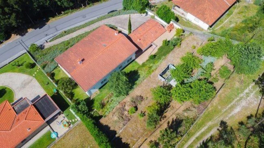 Moradia T4 para Venda em Fonte Arcada e Oliveira Foto 32