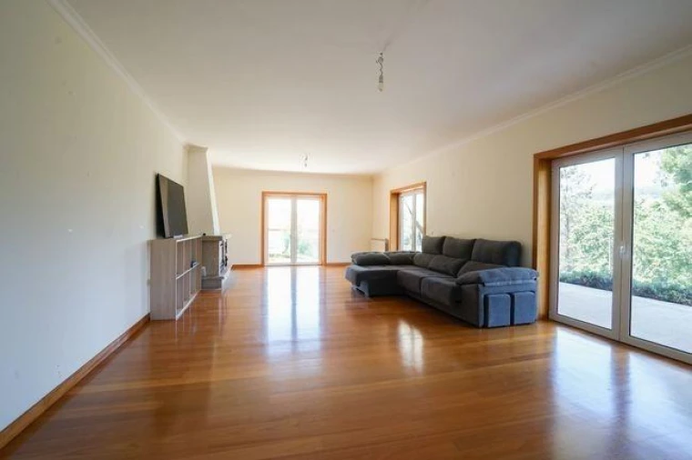 Moradia T4 para Venda em Fonte Arcada e Oliveira Foto 6