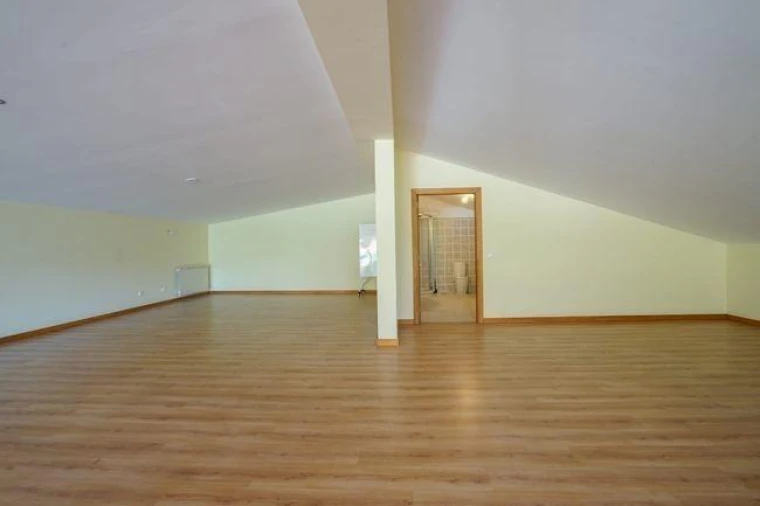 Moradia T4 para Venda em Fonte Arcada e Oliveira Foto 10